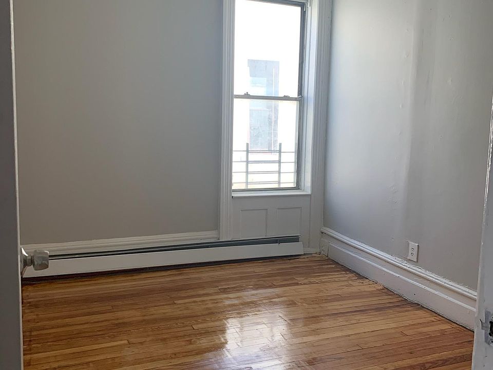 2nd image of 1369 Teller Ave #2