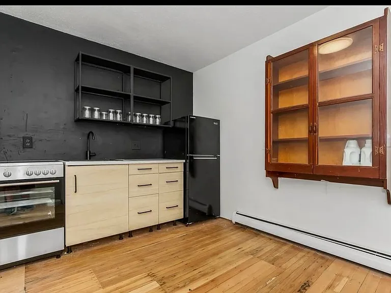 328 Monroe Ave — Photo 2