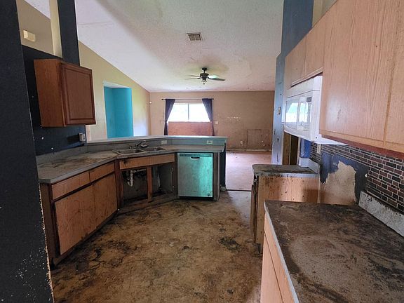 4th image of 2408 Umbrella Tree Dr