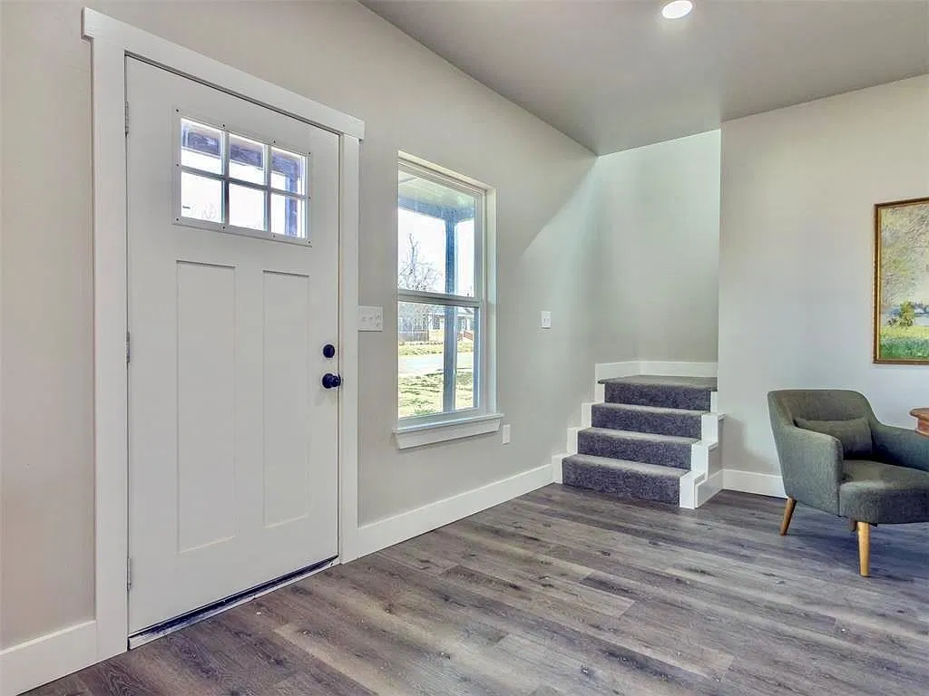 4 bed, 1990 sqft, $2,350 — Photo 3