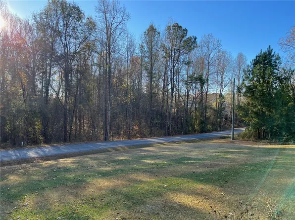 313 Horseshoe Rd, Central, SC 29630