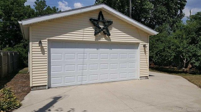2nd image of 731 Minnie St