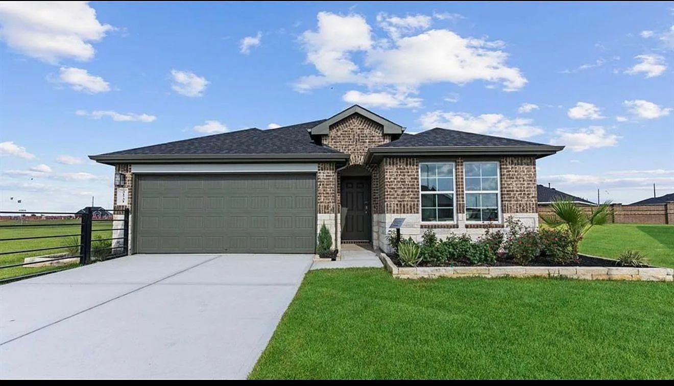 4 bed, 2.0 bath, 1802 sqft, $2,300 — Photo 1