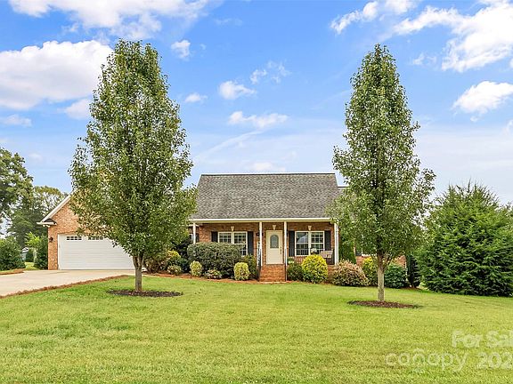 3rd image of 121 Postell Dr