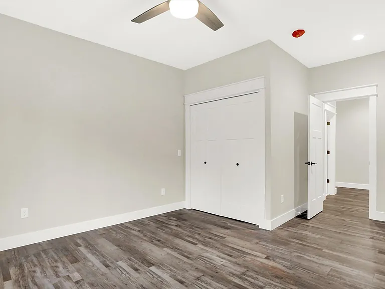 2110 S Smith Rd — Photo 18