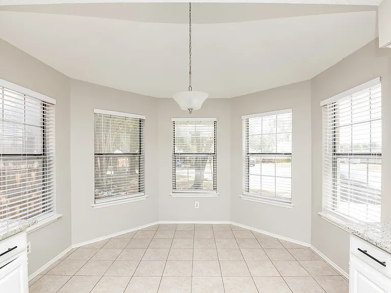 5016 Santa Fe Ct — Photo 10