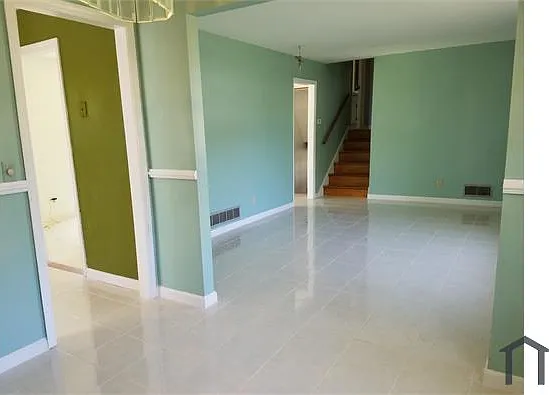 3 bed, 1942 sqft, $1,975 — Photo 3