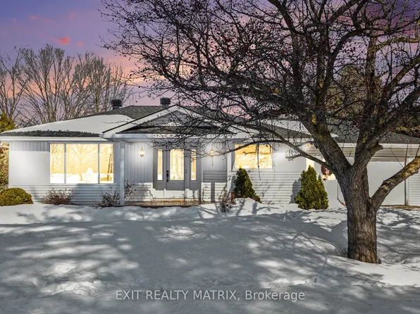 528 Keatley Rd, Ottawa, ON K7S 3G7