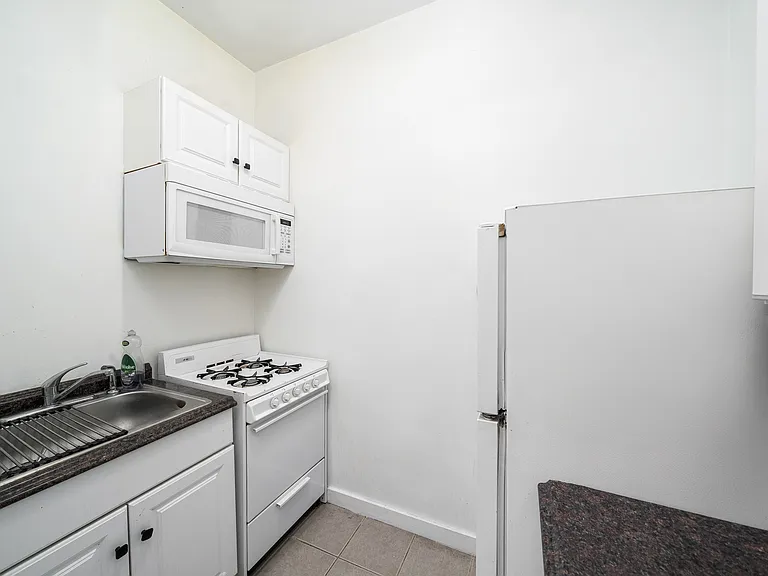 600 Willow Ave #1 — Photo 5