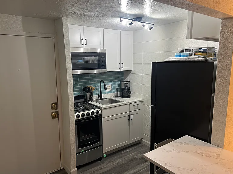Remodeled, Top End UNM Area Studio Apts. in Great Community — Photo 18
