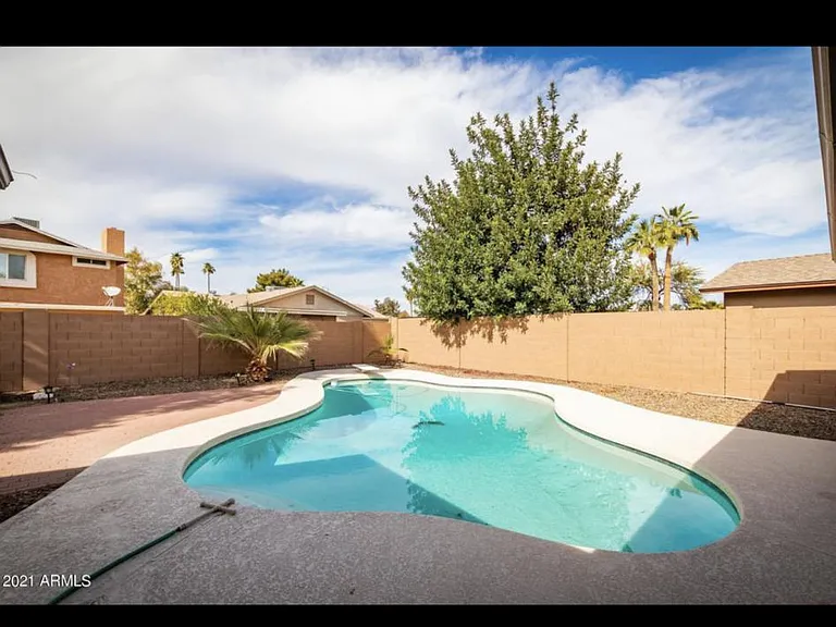 2432 W Dailey St — Photo 26