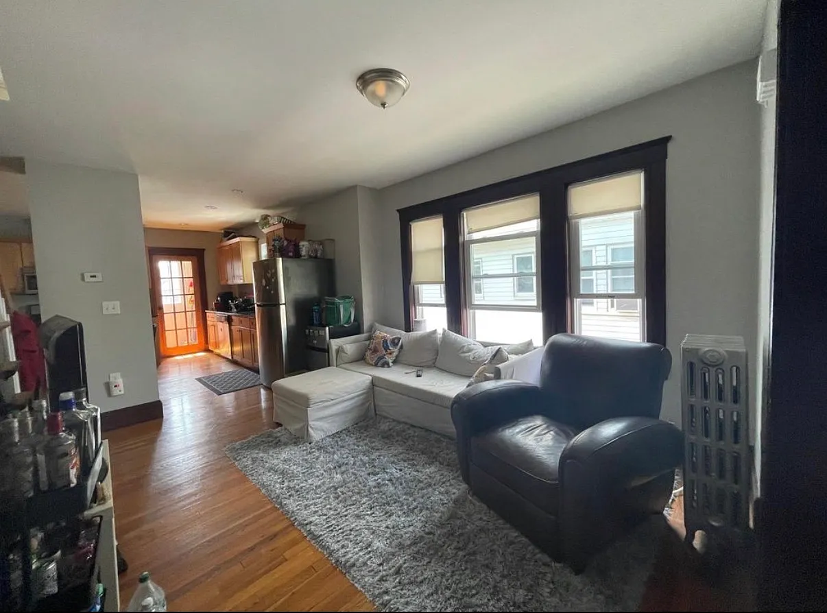 6 bed, $8,100 — Photo 2
