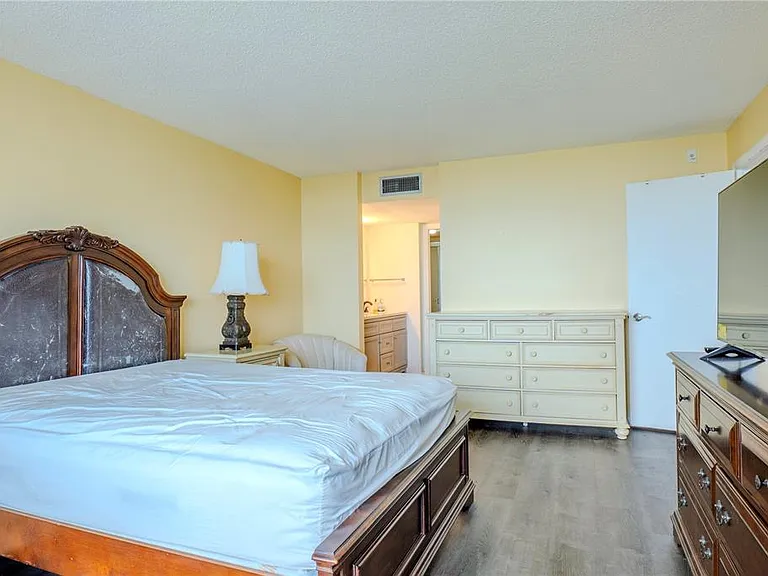 2620 Cove Cay Dr #802 — Photo 14