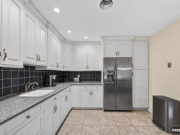 4th image of 416 Bromley Pl #416C