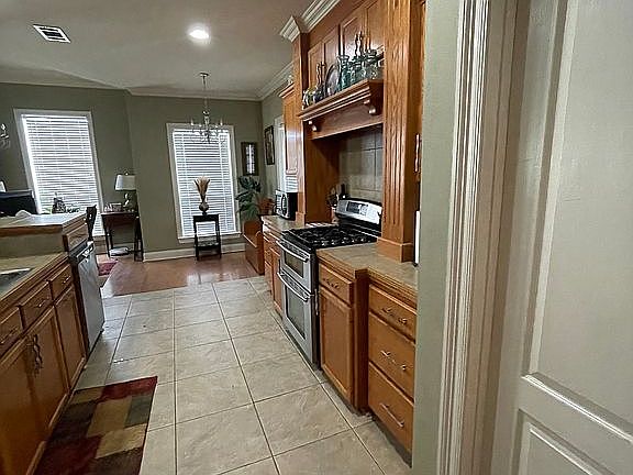 5th image of 2589 Creek Hollow Ave
