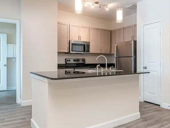 5th image of 2606 E McKinney St #Majesticb3