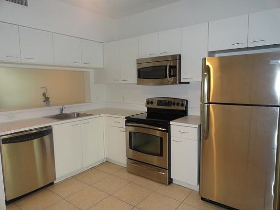3rd image of 4988 SW 31st Ter