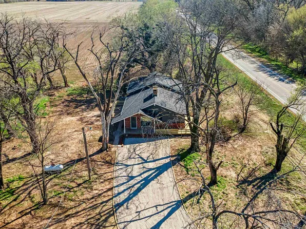 956 N Broadway Rd, Belle Plaine, KS 67013