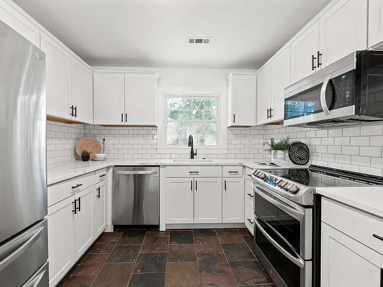 1215 Byron Rd — Photo 7