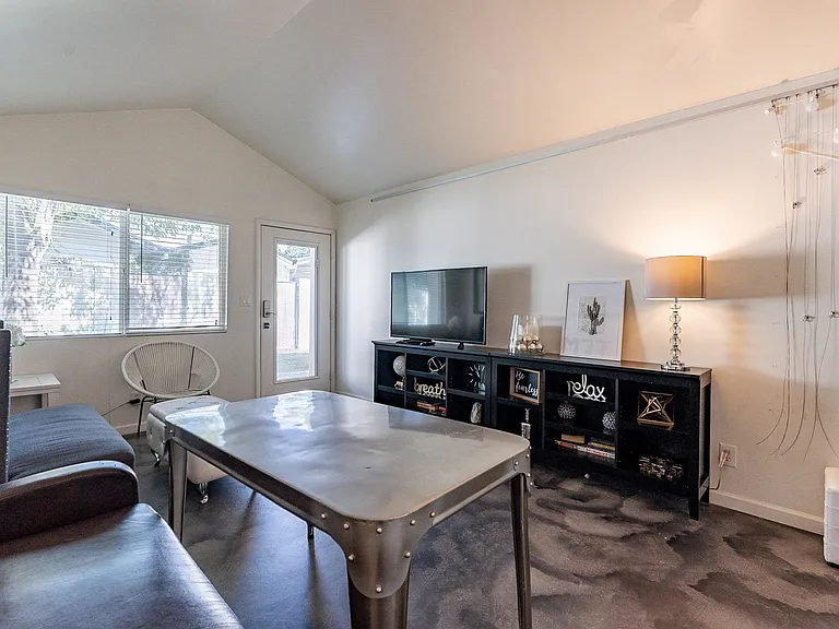2309 S College Ave #17 — Photo 8