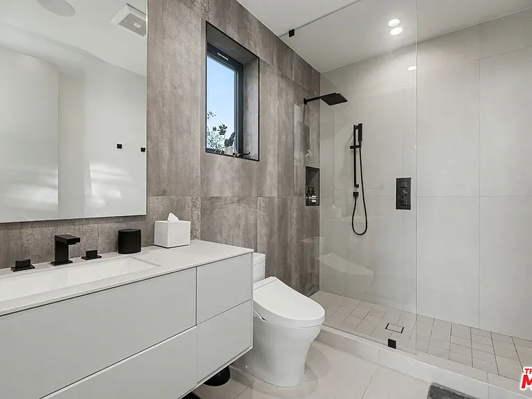 418 N Sweetzer Ave — Photo 20