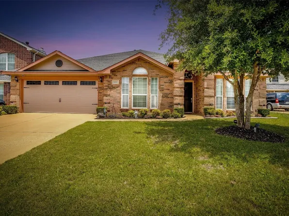 1005 Hidden View Ct, Burleson, TX 76028