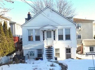 320 10th St, Fairview, NJ 07022