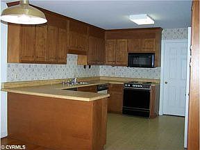 4th image of 700 Fort Hayes Ct