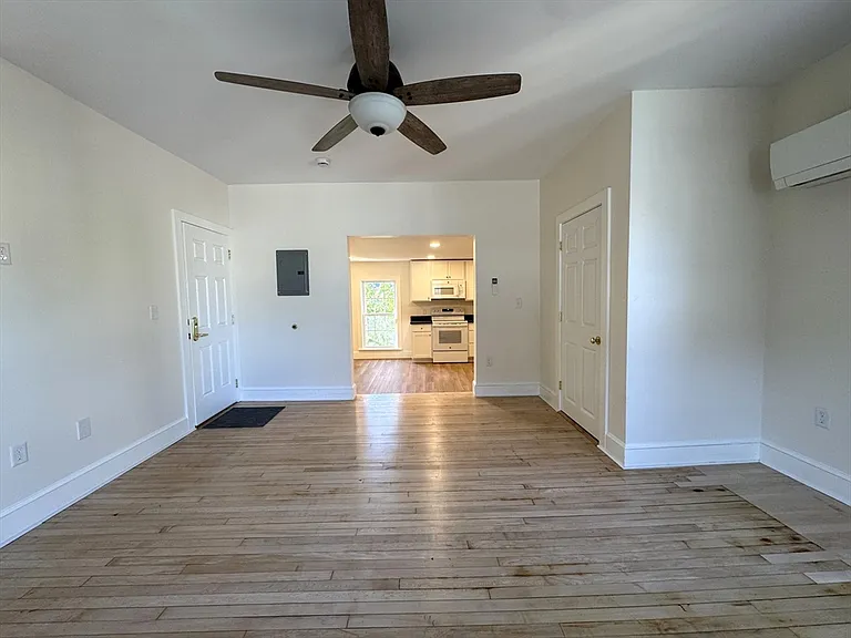 55 Central St #2R — Photo 4