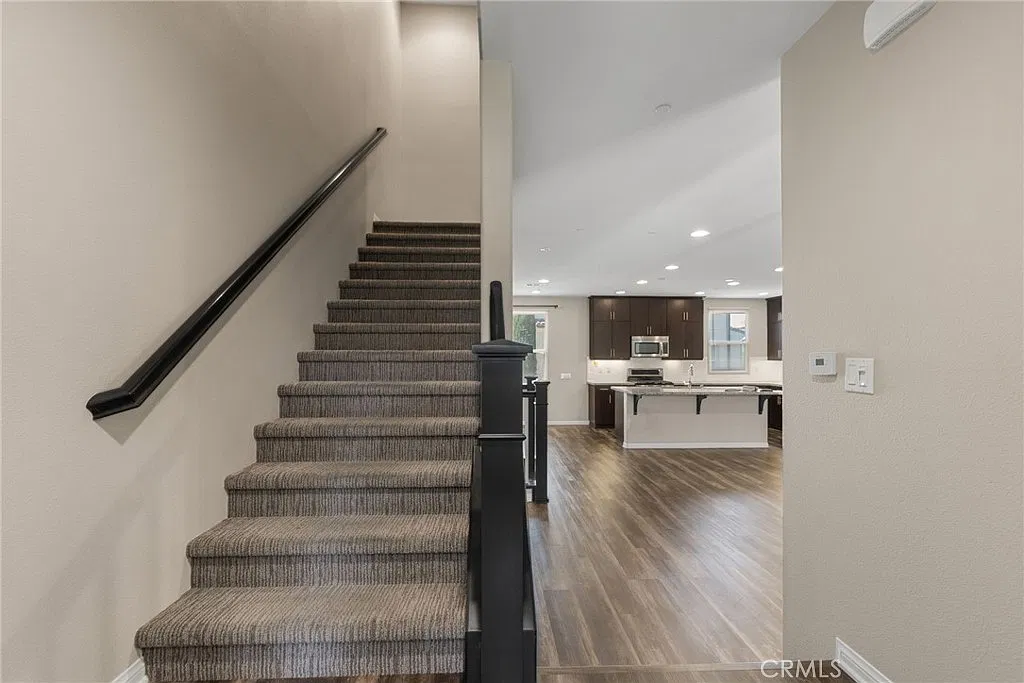 3 bed, 2.5 bath, 1897 sqft, $4,695 — Photo 4