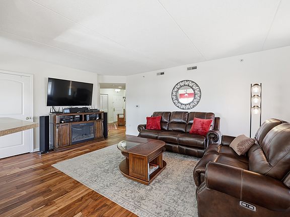 5th image of 655 Perrie Dr APT 302