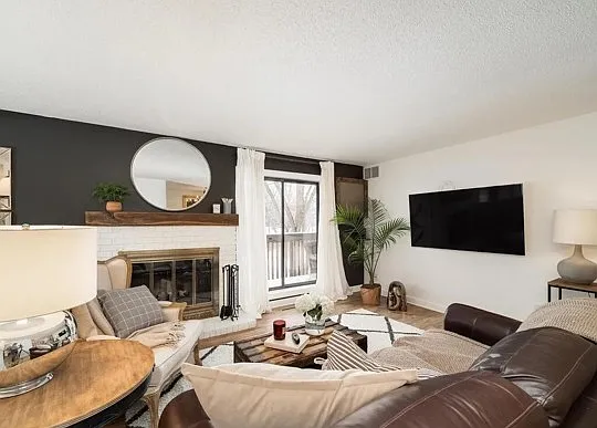 2 bed, 940 sqft, $1,795 — Photo 3