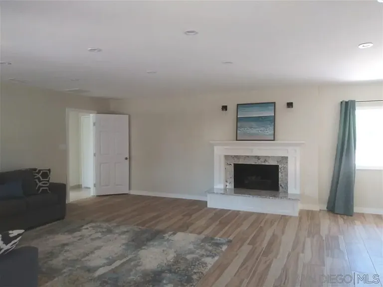 8888 La Jolla Scenic Dr N — Photo 7