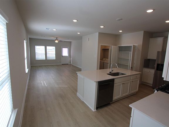 3rd image of 124 Rising Cedar Ln