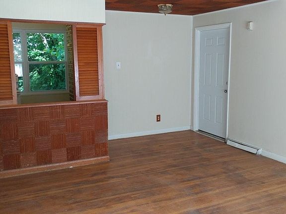 4th image of 9732 Portage Dr