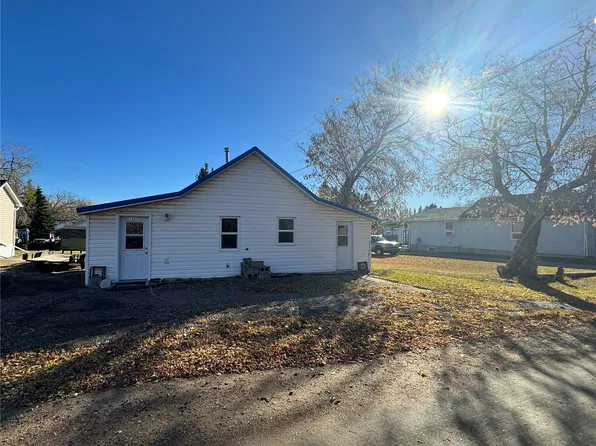 144 3 Street E, St Walburg, SK S0M 2T0