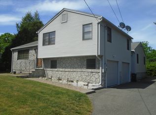 98 Meadowlark Dr, Longmeadow, MA 01106
