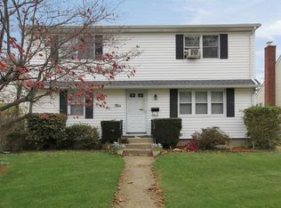 5 Mineola Ave, Hicksville, NY 11801