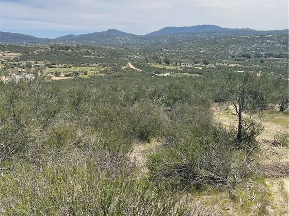 56 Madera Dr, Hemet, CA 92544