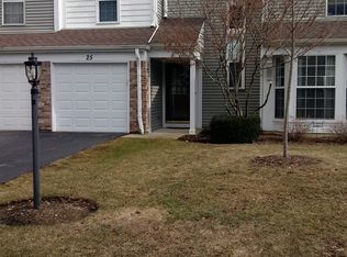 25 Carey Ln, Streamwood, IL