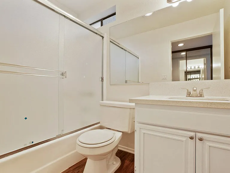 11325 Morrison St — Photo 99