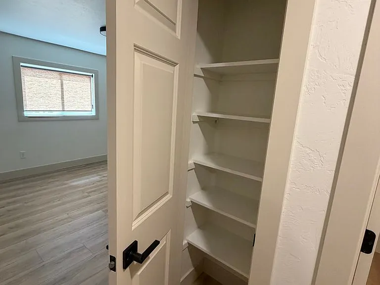 218 W Nevada St — Photo 14