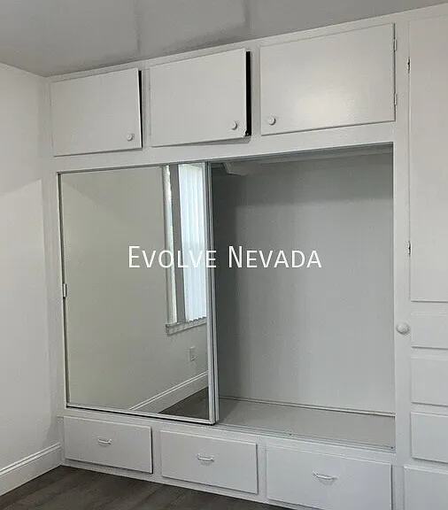2 bed, 1.0 bath, 948 sqft, $1,795 — Photo 10
