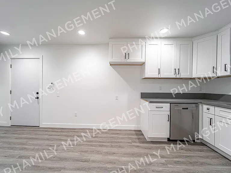 339 W Center St #J — Photo 5