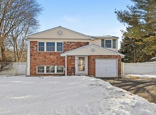 447 China Rd, Sayville, NY 11782