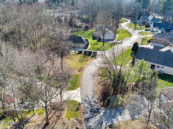 3rd image of 110 Waynoka Ln
