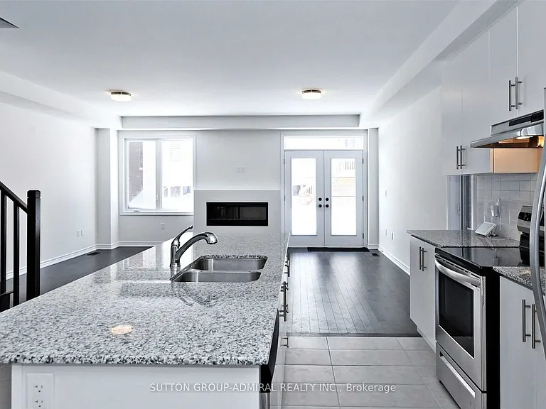 1477 Blackmore St — Photo 7