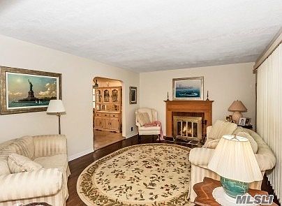 5th image of 58 Dosoris Way