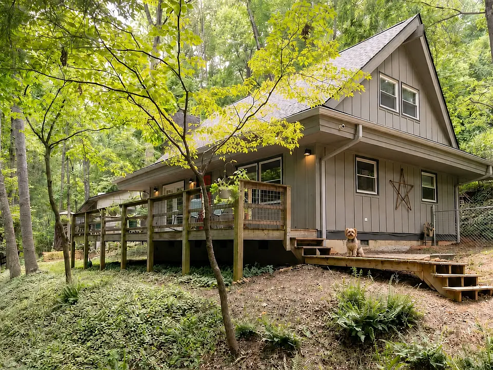 16 Riverbend Dr