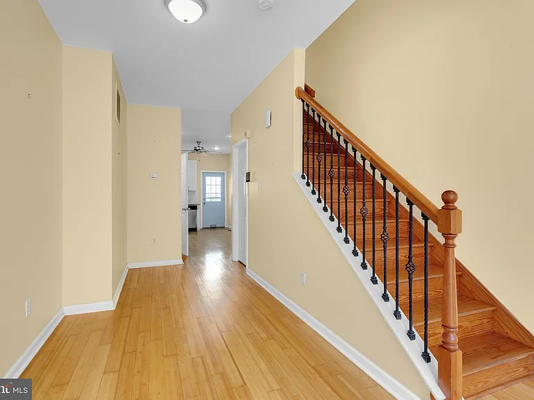 2476 Emerald St — Photo 5